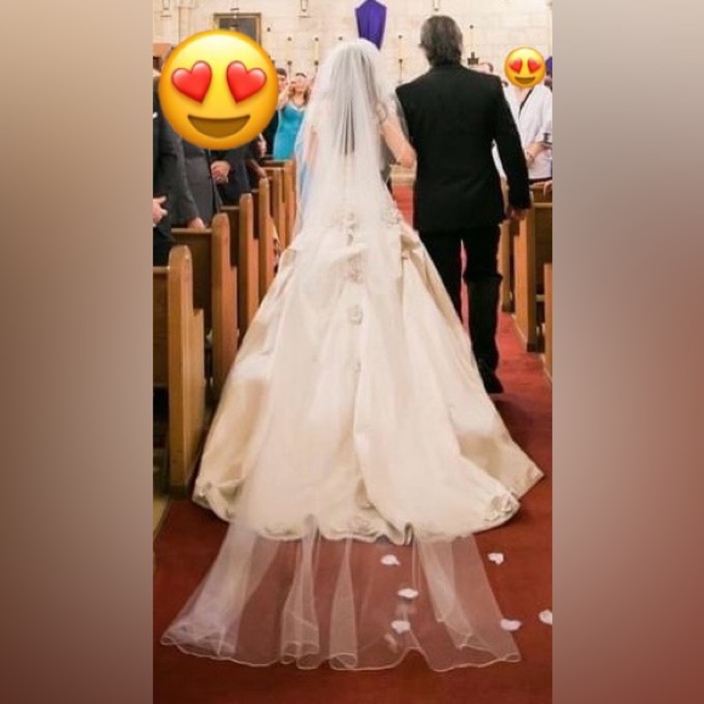 Like New Toni Federici “Empress” Designer Veil - Ivory - Cathedral Length